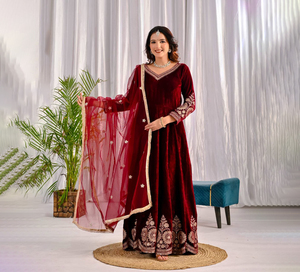 Vestido Largo Anarkali de Estilo Indio-Pakistaní, de Terciopelo de Viscosa Pura, con Bordado y Lentejuelas, Corte Ajustado, para Ocasiones Especiales, de PinkCityBlocks - Product Image 1