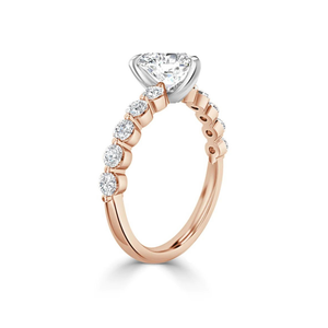 Anillo de Compromiso de Lujo con Moissanita de Corte Corazón de 2.50 Quilates en Oro Rosa con Engaste de Garras para Mujer - Product Image 2