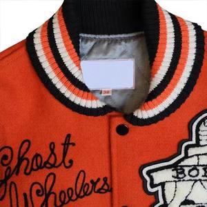 Vestes universitaires pour hommes, style streetwear, coupe ajustée, fabrication en usine 2025, design personnalisé, 100% coton, patchs brodés, OEM - Product Image 3