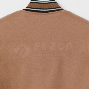 Veste Letterman surdimensionnée pour homme Manteau d'hiver confortable avec col montant et logo avant Matériau durable - Product Image 6