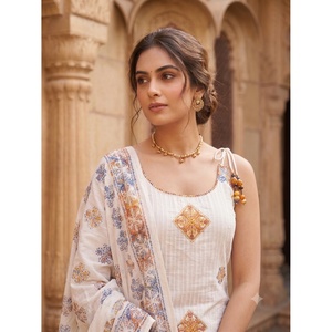 Magnifique ensemble kurta et palazzo en coton blanc brodé pour femme avec dupatta, manches courtes élégantes, style décontracté Inde/Pakistan - Product Image 2