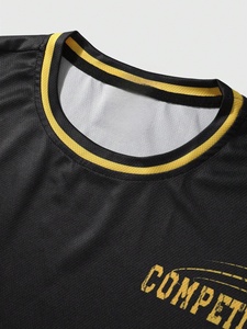 T-shirt imprimé vintage lavé à l'acide pour hommes 100% impression numérique en coton doux fabriqué au Pakistan produit tendance - Product Image 3