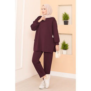 Conjunto Casual Oysho de Dos Piezas Color Borgoña, Talla XL, con Abertura Asimétrica y Detalle de Emblema, Traje Corto con un Diseño de Abertura Icónico - Product Image 3
