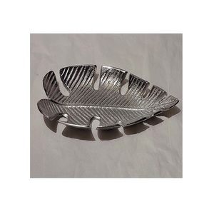 Assiette de service en forme de feuille d'aluminium Taille et forme personnalisées Assiette de service pour fruits secs à un prix abordable - Product Image 2
