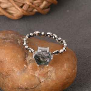 แหวนโมรามอสหกเหลี่ยมลายคลื่นสีเงินสเตอร์ลิงเครื่องประดับแบบตะวันตกทำด้วยมือสไตล์โบโฮแหวนพลอยสีเขียวทำมือสร้างแรงบันดาลใจจากธรรมชาติ - Product Image 1