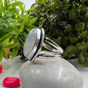 Anillo ovalado de piedra lunar arcoíris de plata 925, joyería Bohemia hecha a mano, anillo de piedras preciosas únicas para regalo de mujer - Product Image 4