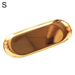 Elegante bandeja de servicio rectangular de oro con asas elegantes y superficie lisa, ideal para una presentación entretenida y elegante - Product Image 2