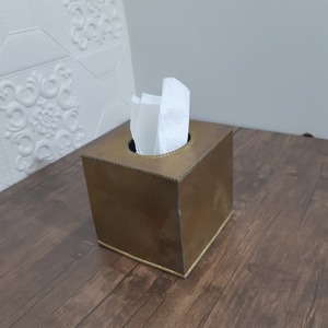 ผู้ถือกระดาษทิชชู่ทองเหลืองทรงสี่เหลี่ยมที่มีดีไซน์ทันสมัยและมีการตัดที่หรูหราสำหรับโต๊ะอาหารในโรงแรม - Product Image 1