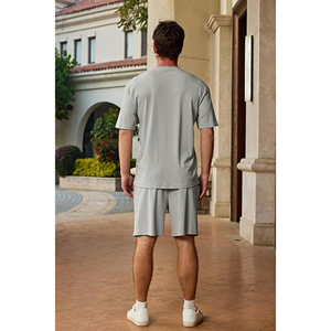 Ensemble d'entraînement polyvalent pour hommes T-shirt et short de performance respirants pour le confort Style athlétique moderne pour l'été - Product Image 3
