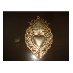 Decoración de Latón Plateado con Forma de Corazón Sagrado, Acabado Antiguo para el Hogar - Product Image 1