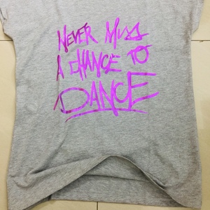Camiseta de cuello redondo de algodón de gran tamaño de lujo para mujer, diseño de logotipo con estampado de lámina personalizado, ropa de calle informal corta transpirable Drop Plus - Product Image 5
