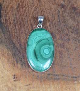 Pendentif en argent sterling 925 Malachite de créateur fait à la main bijoux fins vintage avec pendentifs et breloques de réglage de lunette pour femmes - Product Image 4