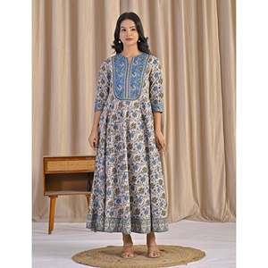Robe Anarkali bleu gris à imprimé floral fait main, style ethnique estival en coton doux, motif floral brodé à la main - Product Image 3