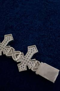 Pulsera de cruz estilo hip hop con incrustaciones de moissanita incolora personalizada en plata de ley 925, proveedor de joyería brillante de la India - Product Image 3