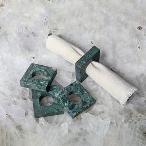 Rond de serviette en marbre blanc élégant et porte-serviette avec incrustation d'or Décor de table minimaliste pour la fête Nouvel accessoire tendance - Product Image 6