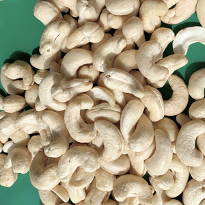 Anacardos a granel baratos listos para enviar anacardos W320 anacardos WW180, WW240, WW320 WS Precio de anacardos en Vietnam bajo MOQ - Product Image 1