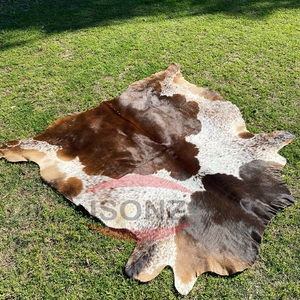 Tapis en peau de vache naturelle à motif blanc et noir Tapis en peau de vache en fourrure artificielle Poils de vache sur cache-cache/cache-tapis - Product Image 5