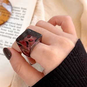 แหวนนิ้วแบบแข็ง ใช้ได้ทุกวัน แฟชั่นใหม่ คุณภาพสูง รูปทรงวงรี เรซิ่นอีพ็อกซี่ เครื่องประดับแหวนนิ้วสำหรับสาวๆ ของขวัญและใส่ไปงานปาร์ตี้ - Product Image 1