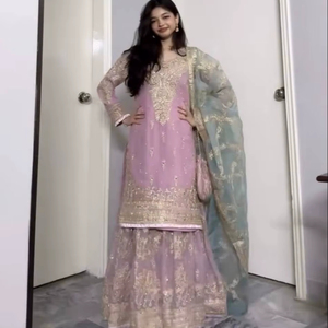 Conjunto de Traje Sharara con Dupatta de Faux Georgette y Bordado de Lentejuelas de 3 mm - Product Image 1