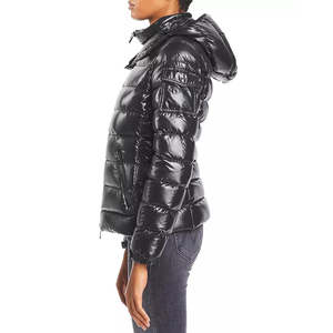 Chaqueta Acolchada Negra Brillante para Mujer, Abrigo de Invierno con Capucha Aislante - Product Image 4