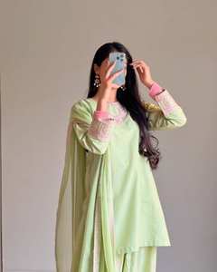 Nuevo Lanzamiento: Salwar Kameez Tradicional de Diseñador, Estilo Farshi, para Fiestas, Top de Algodón y Seda con Borde Elegante, Mangas Largas, Secado Rápido, Aspecto Elegante - Product Image 2