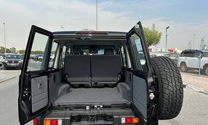 Land Cruiser 2024 Negro, Techo Duro, Doble Turbo, Asientos de Tela, Transmisión Automática, Sistema de Navegación Bluetooth, Techo Corredizo - Product Image 4