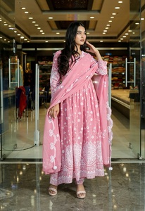 ชุดคุर्ติส Anarkali ผ้าจอร์เจตต์ปักลายสีพีช ดีไซน์ทันสมัยสุดพิเศษ พร้อมกางเกงและผ้าคลุมไหล่ สำหรับงานปาร์ตี้ สไตล์ชาติพันธุ์ คอวี แขนยาว - Product Image 3