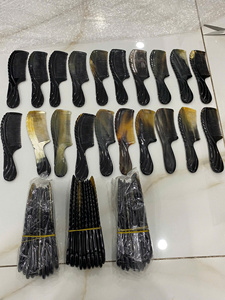 Peine de Cuerno de Búfalo Pulido a Mano para un Aseo Diario Confortable, Relajación del Cuero Cabelludo, Desenredado Suave y Nutrición del Cabello - Product Image 6