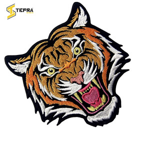 Meilleur fournisseur nouveauté Tepra Sports patchs brodés Unique respirant tissé PVC Offre Spéciale vêtements coeur fleur thermocollant - Product Image 3