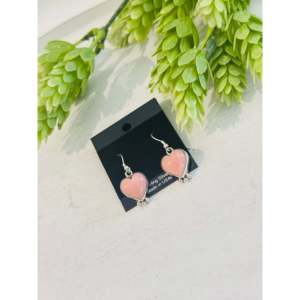 Boucles d'oreilles pendantes en argent sterling et coquillage rose du sud-ouest avec perle en forme de cœur plaquée or et diamants pour mariages et fêtes - Product Image 4