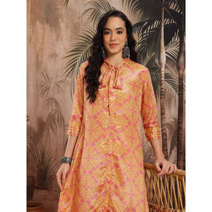 ชุดคุร์ตะผ้าชีฟองพิมพ์ลายดอกไม้สีเหลืองสำหรับผู้หญิง พร้อมปกผูกโบว์และกางเกงปาลาซโซ่สามส่วน สำหรับฤดูใบไม้ผลิ/ฤดูร้อน - Product Image 5