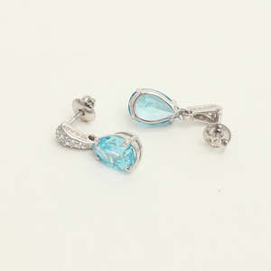 ต่างหูทรงหยดน้ำสีฟ้าคราม CLARA 925 เงินสเตอร์ลิง ชุบทองคำขาว 18K ประดับด้วยเพชรเซอร์โคเนียสวิส ของขวัญสำหรับผู้หญิงและเด็กผู้หญิง - Product Image 4