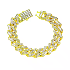 Bracelet en argent 925 avec diamant moissanite, bijoux en argent exquis mettant en valeur des accents de pierres brillantes et des détails lisses - Product Image 3