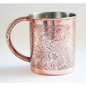 Taza Moscow Mule de Cobre Puro de Calidad Deluxe, Diseño Floral Hecho a Mano, Asa de Latón Pulido, Artículos de Bar Premium - Product Image 4