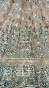 Hermoso Lehenga Choli Bordado en Color Durazno con Diseño Alemán Plateado para Fiestas, Estilo Clásico hasta el Suelo - Product Image 4