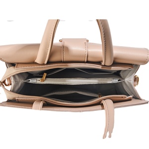 กระเป๋าสะพายไหล่หนังหรูหราสำหรับผู้หญิง ทรงปีกเรียบง่าย ความจุเยอะ แฟชั่นทันสมัย เหมาะสำหรับการเดินทาง - Product Image 4