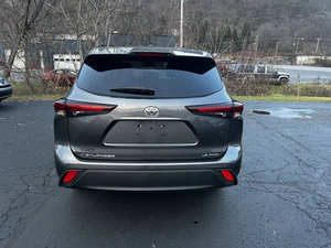 Toyota Highlander LE 2024 d'occasion en excellent état - Product Image 4