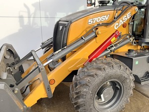 Case 570SV 4WD 4/1, cabine climatisée avec bras télescopique, moteur de 72 kW et 6 heures de fonctionnement. - Product Image 5
