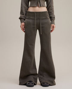 Pantalon de survêtement évasé en molleton 400 GSM pour femme, taille haute, cordon de serrage, longueur intégrale, style vintage délavé, streetwear, vente en gros OEM - Product Image 4