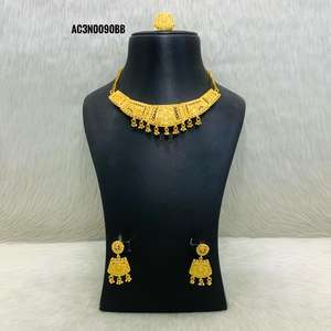 Conjunto de Collar con Colgante en Forma de Flor de Alta Calidad con Cadena de Caja, Aretes y Anillos, Joyería Chapada en Oro de 18K para Mujer - Product Image 1