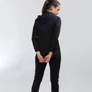 Ensemble de survêtement à glissière pour femmes en gros | Costume de jogging deux pièces à la mode avec veste à fermeture éclair complète et pantalon de survêtement à taille élastique - Product Image 3