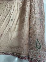 Tissu de soie importé avec des perles faites à la main et un travail de fil élégant Dupatta Parfait pour les Lehengas de mariée et les conceptions de tenues de mariage