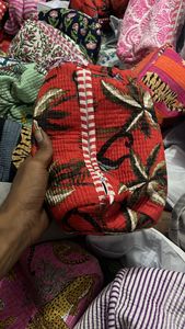 ชุดกระเป๋า Kantha ผ้าควิลท์ผ้าไหมพิมพ์ลายผ้าควิลท์แบบลำลองงานแฮนด์เมดงานออกแบบได้ตามต้องการจัดเก็บเครื่องสำอางแบบพกพาทำจากผ้าฝ้ายผสมสี - Product Image 4