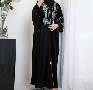 Abayas de verano bordadas de diseñador con conjuntos de hiyab para mujeres Servicio OEM ligero y amigable con el clima cálido disponible - Product Image 2