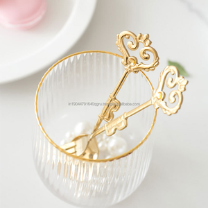Juego de tenedor de cuchara mini con diseño de corona y llave vintage de metal dorado de lujo - Product Image 2