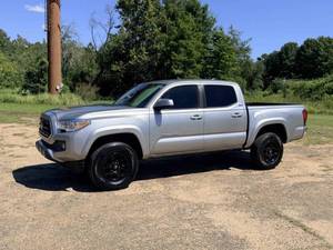 Toyota Tacoma SR5 V6 d'occasion à bas prix, modèle 2019, à vendre - Product Image 1