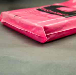 Sac en plastique imperméable à plat pliable en C réutilisable et écologique OEM Impression de logo personnalisé Fabricant du Vietnam à des fins d'emballage - Product Image 6