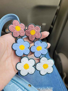 ต่างหูปักลายดอกไม้ประดับลูกปัดสุดหรู ดีไซน์งานฝีมือและงานประดิษฐ์จากอินเดีย - Product Image 3