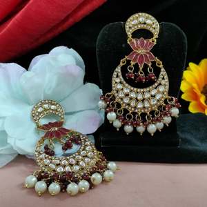 Kundan indien et perles suspendues Chandbalis classique en forme de croissant de lune étincelle royale parfaite pour les mariages, les occasions festives - Product Image 4