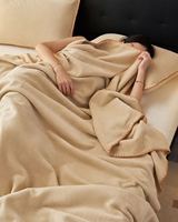 Couverture en flanelle unie beige kaki douce et légère, aspect soigné, idéale pour lit, canapé, chambre d'amis – Fournisseur direct usine
